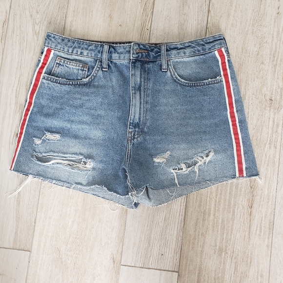 Forever 21 Pants - High Rise Denim cut off jeans Forever 21 Pants - High Rise Denim cut off jeans